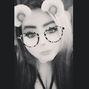 Meet your Posher, Monica